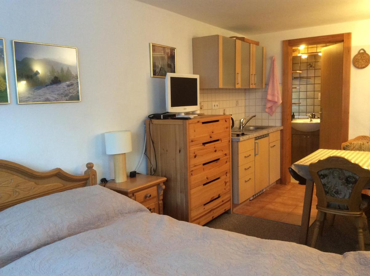 Double Room With A Kitchenette And Private Bathroom In A Beautiful Surrounding Sautens Zewnętrze zdjęcie